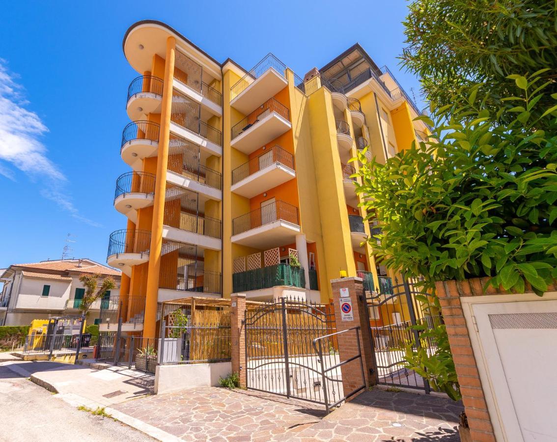 Residence Palazzo Sayonara Tortoreto Kültér fotó